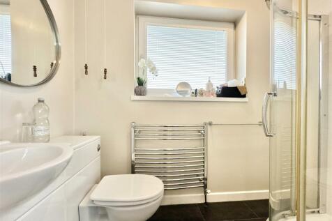 Bedroom 1 Ensuite.jpg