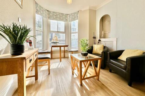 Guests Lounge Area.JPG