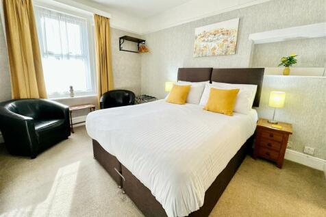 En Suite Room 4 Bedroom Area.JPG