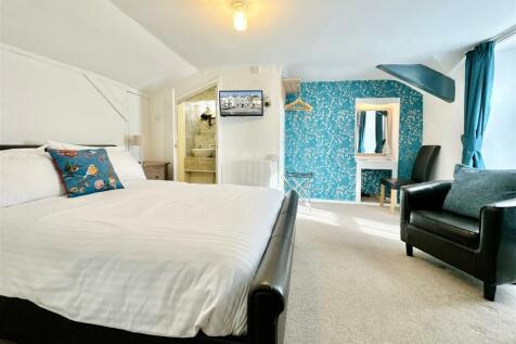 En Suite Room 5 Bedroom Area.JPG