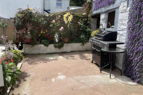 Melville rear garden 2.jpeg