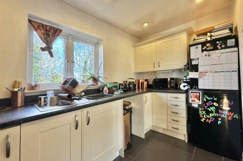 Kitchen Left.jpeg