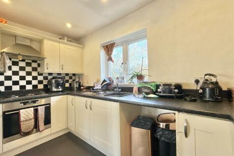 Kitchen Right.jpeg