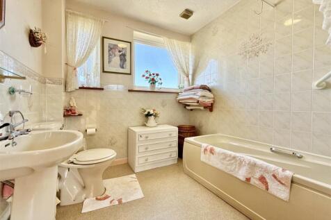 Family Bathroom.jpg