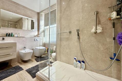 Bedroom 1 Ensuite.jpeg