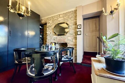 Bedroom 1 Dressing Area.jpeg