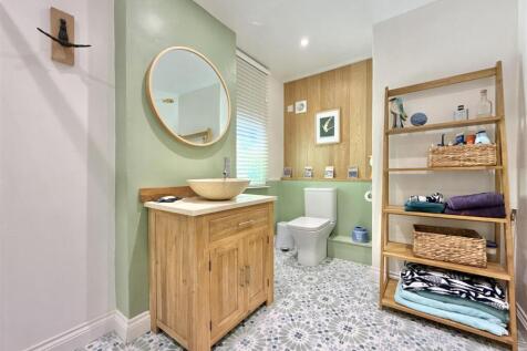 Shower Room.jpeg
