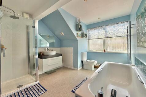 Family Bathroom.jpeg