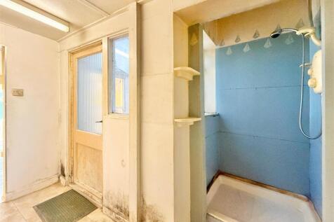 Downstairs Shower.JPG