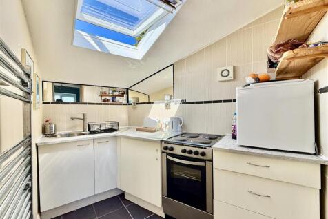 Coombe Bank Lodge Kitchenette.jpg
