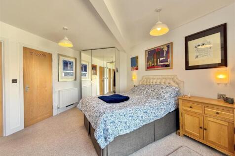 Bedroom 1.jpg