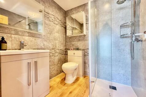 Bedroom 1 Ensuite.jpg