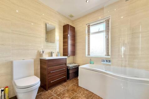 Family Bathroom.jpeg