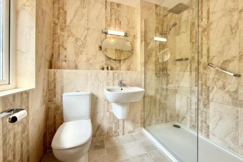 En Suite Shower Room.JPG