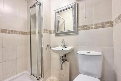 Bedroom 3 Ensuite.jpg