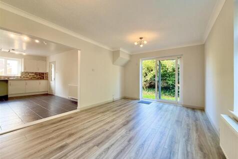 Lounge Towards Kitchen.JPG