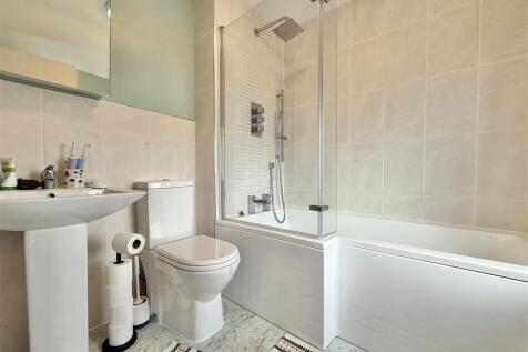 Bedroom 1 Ensuite.jpeg