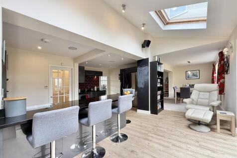 Kitchen Breakfast Room.jpeg