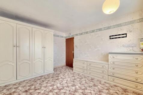 Downstairs Bedroom.jpeg