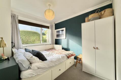 Downstairs Bedroom.jpeg