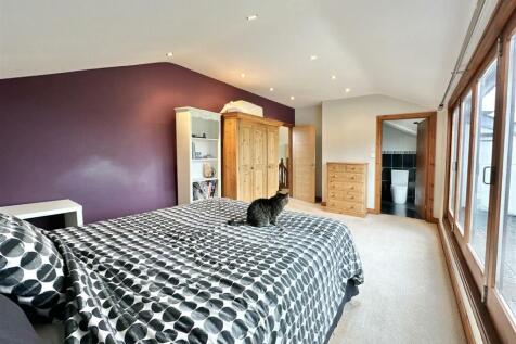 Master_Bedroom.jpg