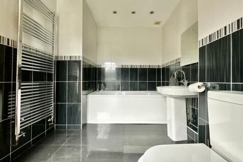 Master Ensuite.jpg