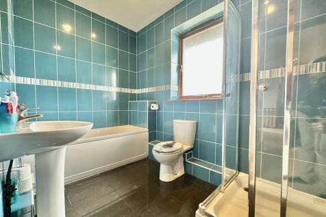 Family Bathroom.jpg