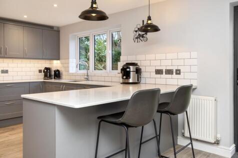Kitchen / Dining Area