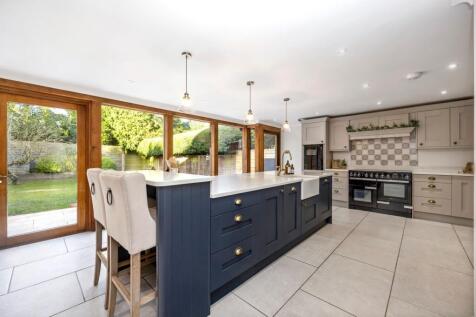 Kitchen / Dining Area