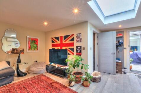 Studio Room