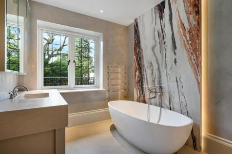 Master ensuite Mrs