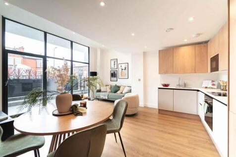 Reception/Kitchen ar