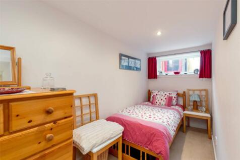 Marchhall Crescent 4