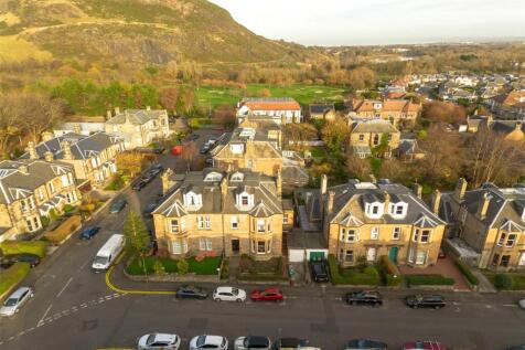 Marchhall Cres D16
