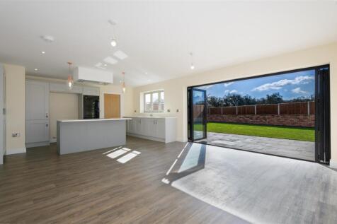 Large Open Plan Living / Dining Kitchen