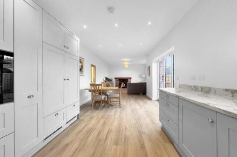 Spectacular Living Kitchen