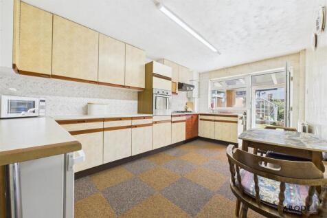 CAM03473G0-PR0298-STILL015.jpg