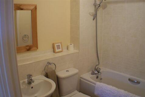 P1047_bathroom.jpg