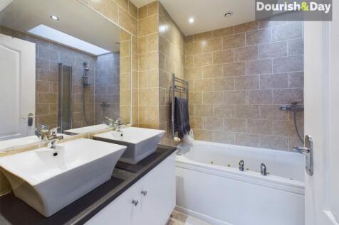 En-suite (Bedroom One)