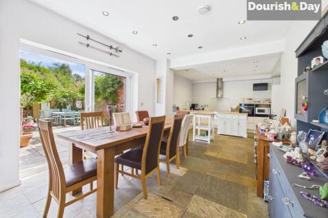 Open Plan Kitchen / Living Diner