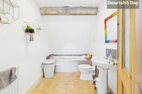 En-suite (Bedroom One)