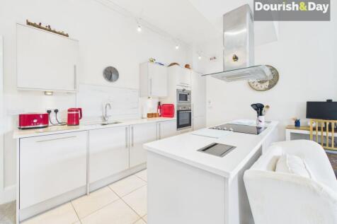 Open Plan Kitchen / Living Diner