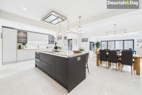 Open Plan Kitchen / Living Diner