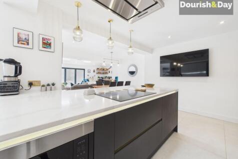 Open Plan Kitchen / Living Diner