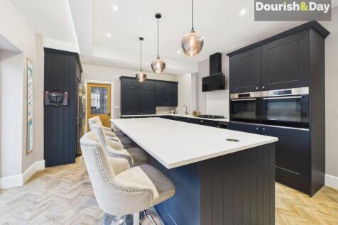 Open Plan Kitchen / Living Diner