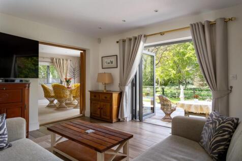 41 - The Bee Garden - GL7 5JF - Web.jpg