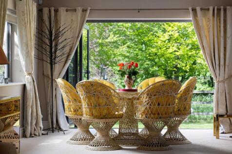 18 - The Bee Garden - GL7 5JF - Web.jpg