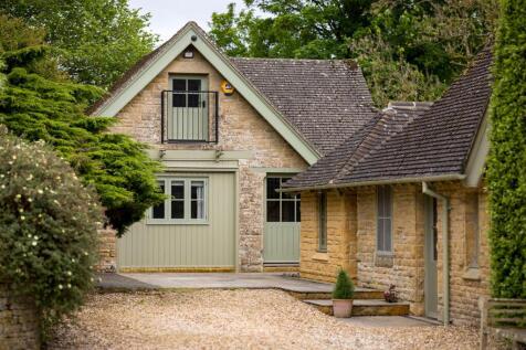 19 - The Home Farmhouse - GL7 7DU - Web.jpg