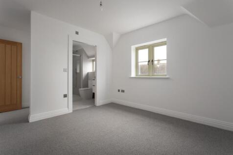 39 - Baddeley House - GL54 4NE - Web.jpg