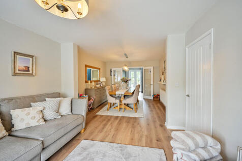 Lounge Dining Roo...